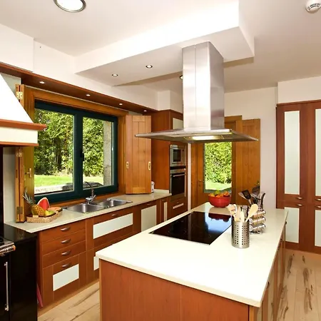 Sleeps 10 Pool Wifi * Montalvo