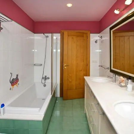 Sleeps 10 Pool Wifi Villa