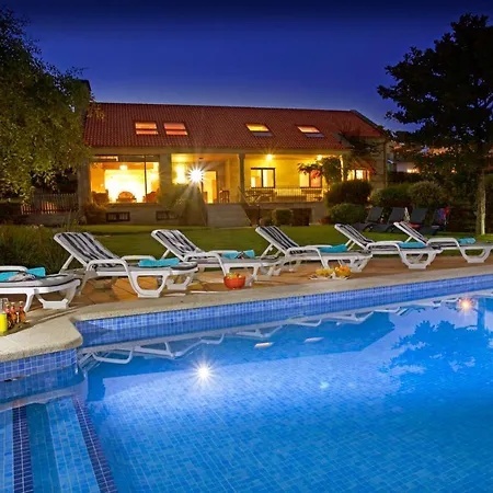 Villa Sleeps 10 Pool Wifi Montalvo